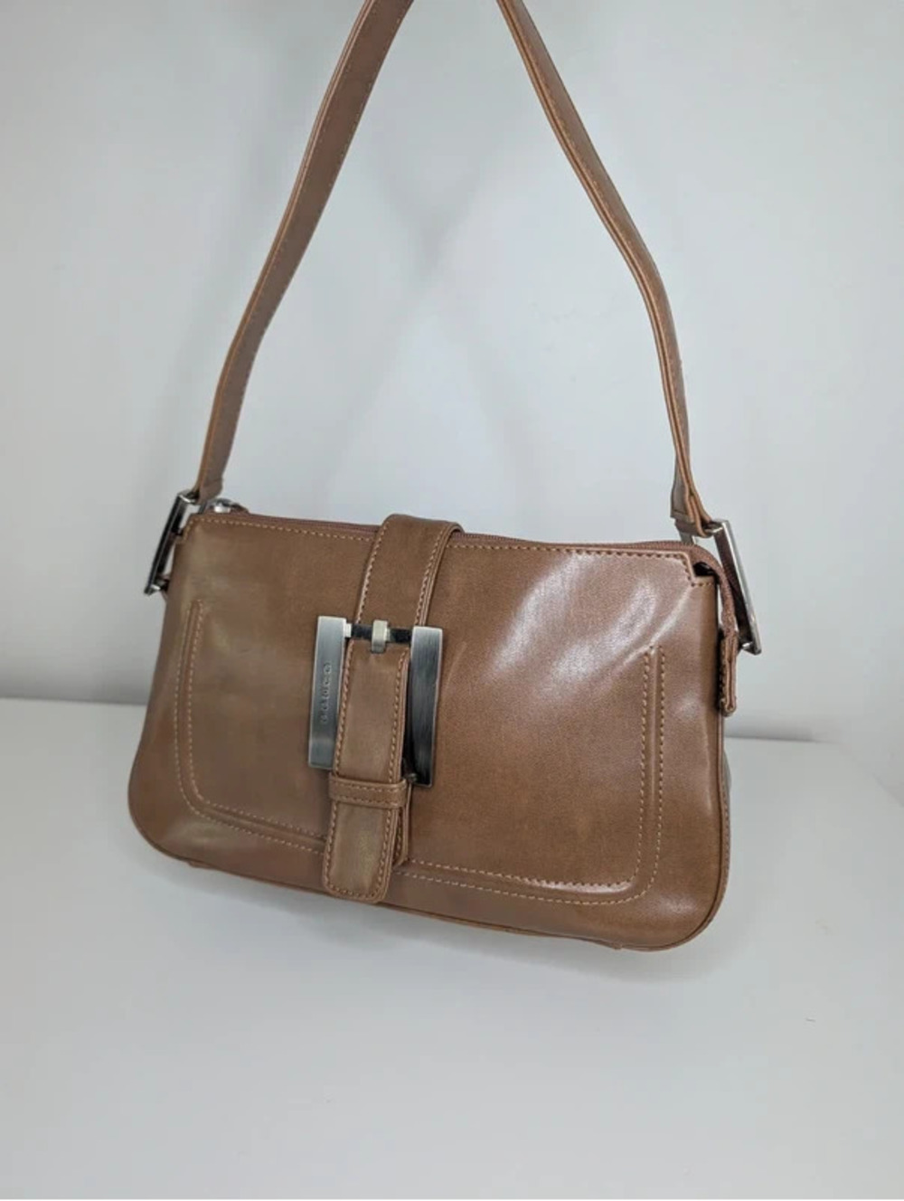 Vintage Y2K Guess shoulder bag with buckle